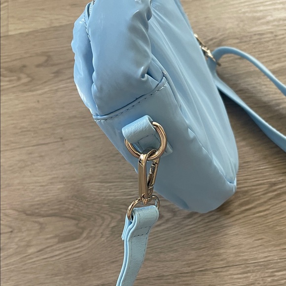 Wild Fable Light Blue Heart Crossbody Bag - Picture 3 of 7